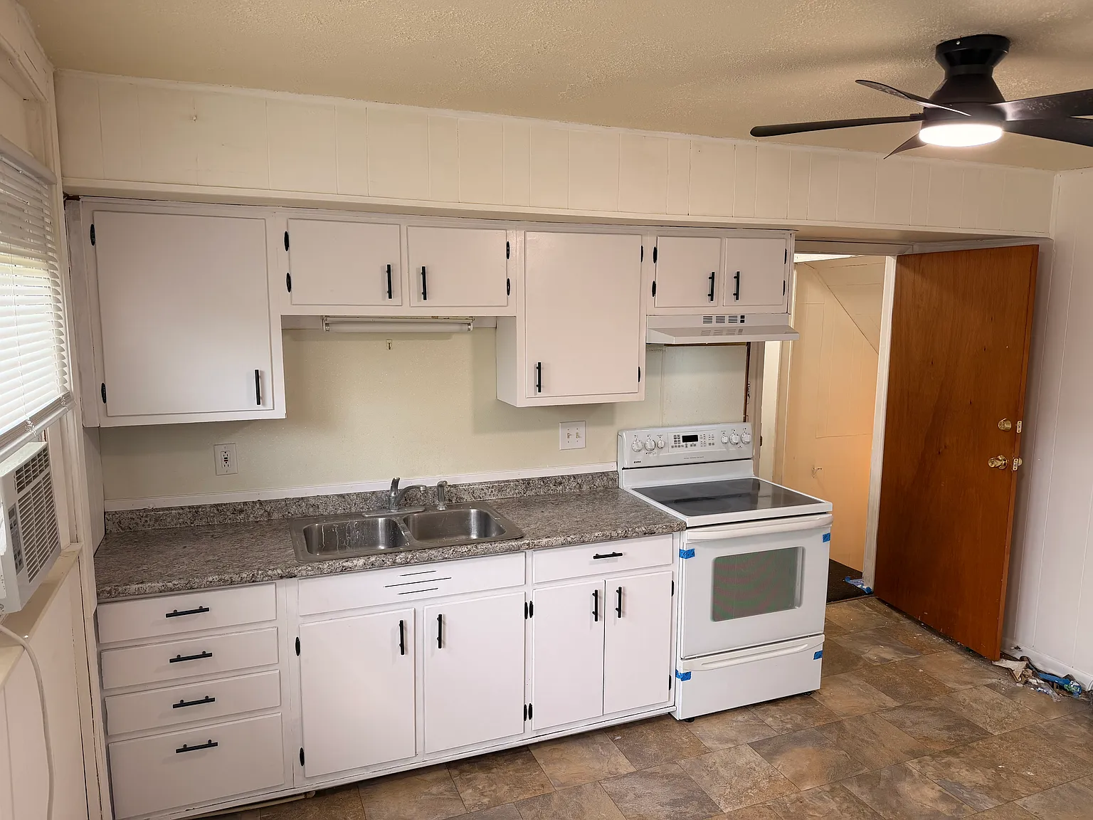 2 bed, 940 sqft, $1,050 — Photo 2
