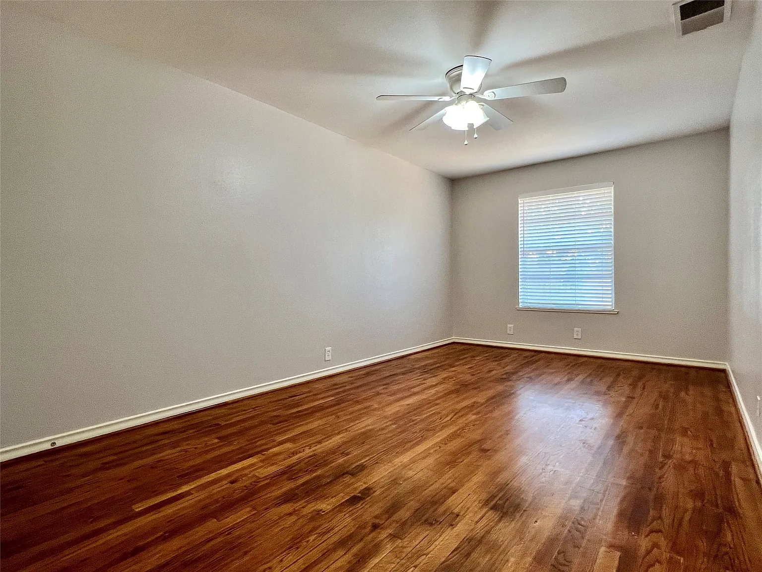 2 bed, 1.0 bath, 1019 sqft, $1,850 — Photo 4