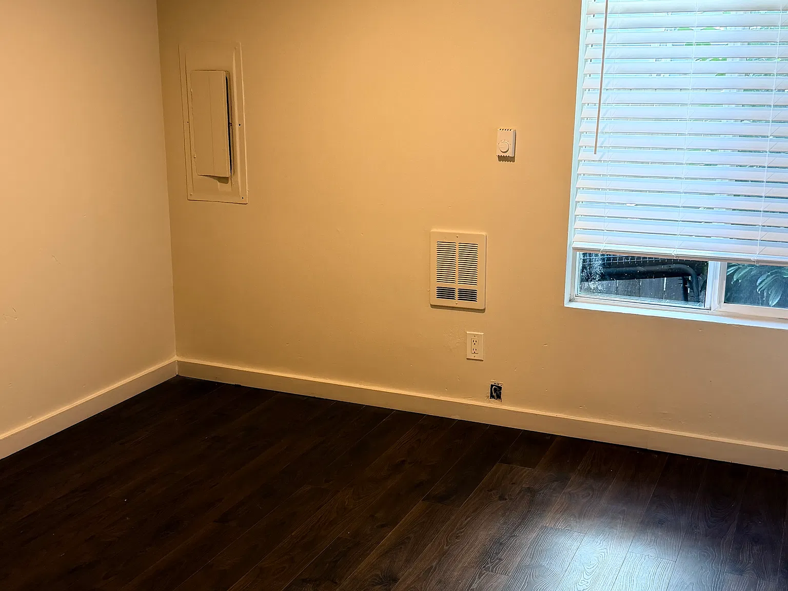 3 bed, 953 sqft, $1,995 — Photo 4