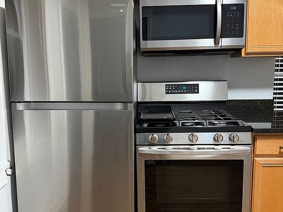 4th image of 3712 N Southport Ave #2