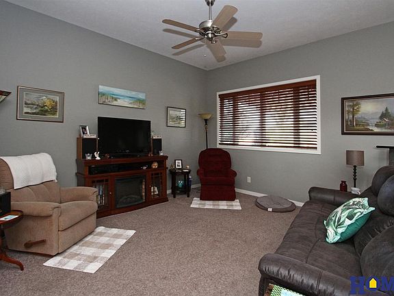 4th image of 601 Penrose Dr