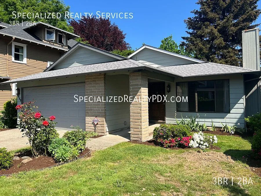 Eastmoreland/Johnson Creek - Newly Updated 3 Bedroom, Two Bathroom Ranch Style Home - Landscaping... — Photo 1