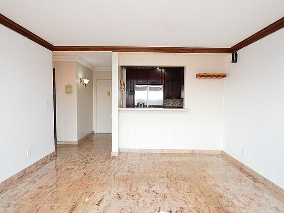 4th image of 25-40 Shore Blvd #8D