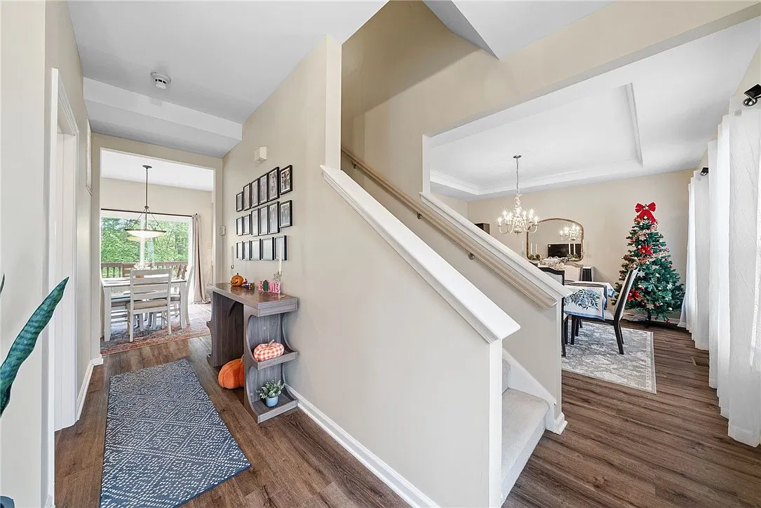 4 bed, 2.5 bath, 2876 sqft, $3,500 — Photo 3