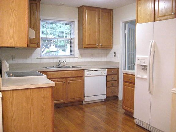 5th image of 3702 Woodcote Dr