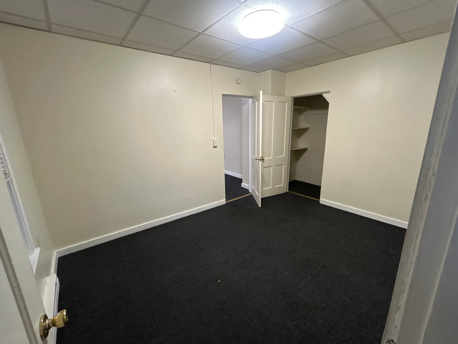 1 bed, 900 sqft, $1,200 — Photo 3