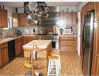 4th image of 536 Chatsworth Dr