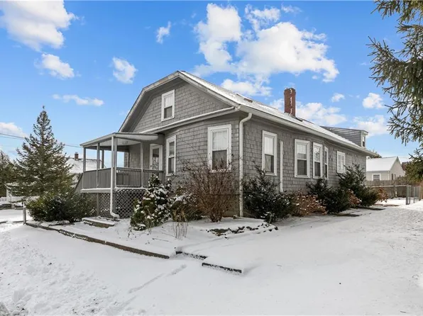 17 Ivan Ave E, Riverside, RI 02915