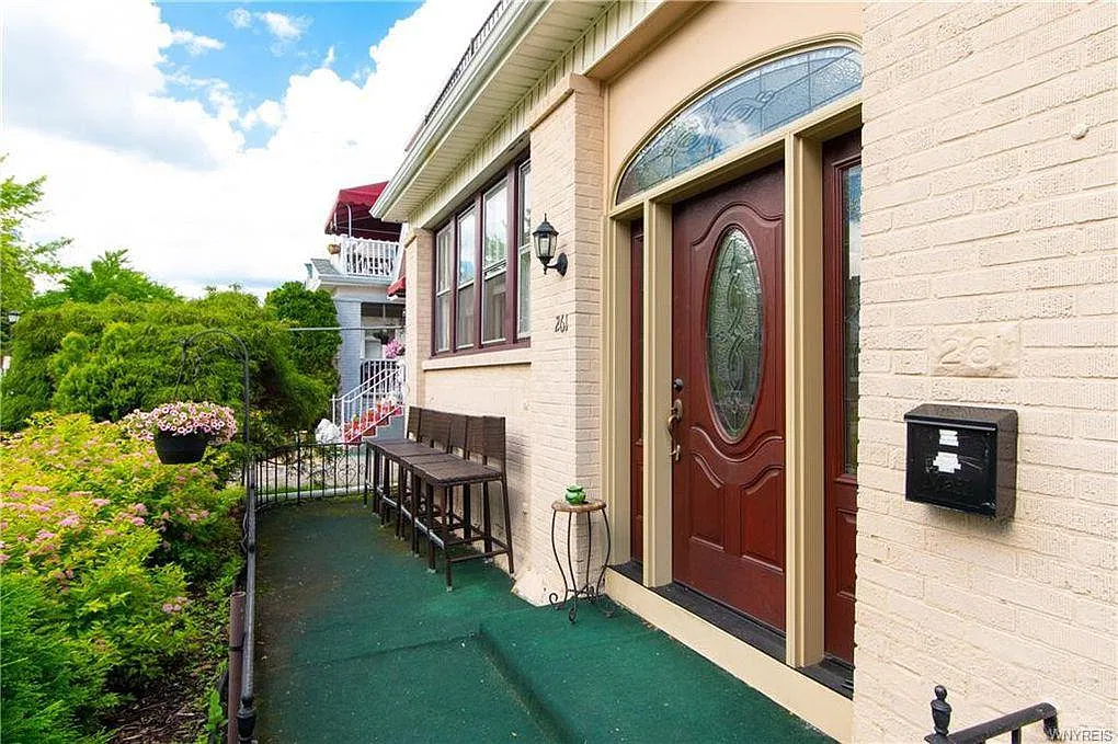 261 Sterling Ave — Photo 2
