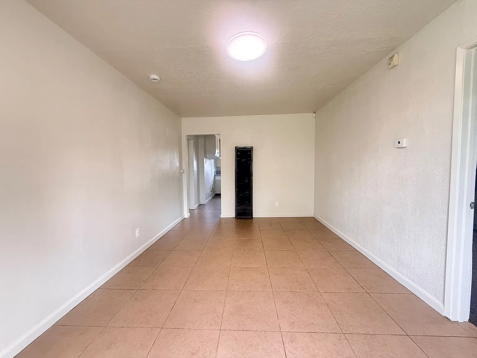 3 bed, 931 sqft, $1,800 — Photo 3