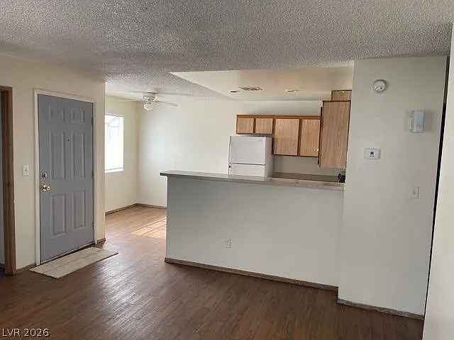 2 bed, 1.0 bath, 3212 sqft, $1,042 — Photo 2