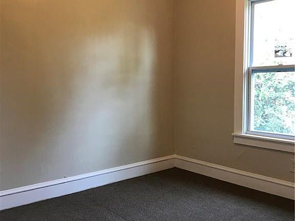 4th image of 103 Wilkie Pl