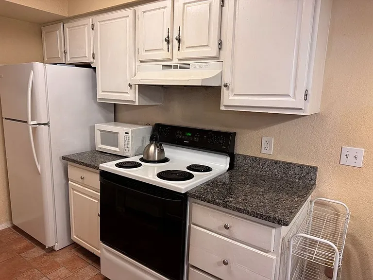 14403 N Penn Pl #F — Photo 11