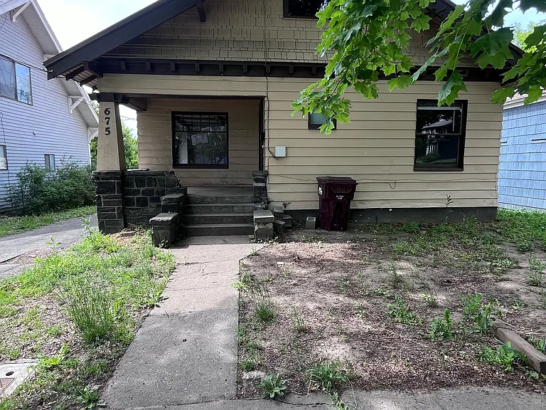 675 NE Maple St — Photo 1