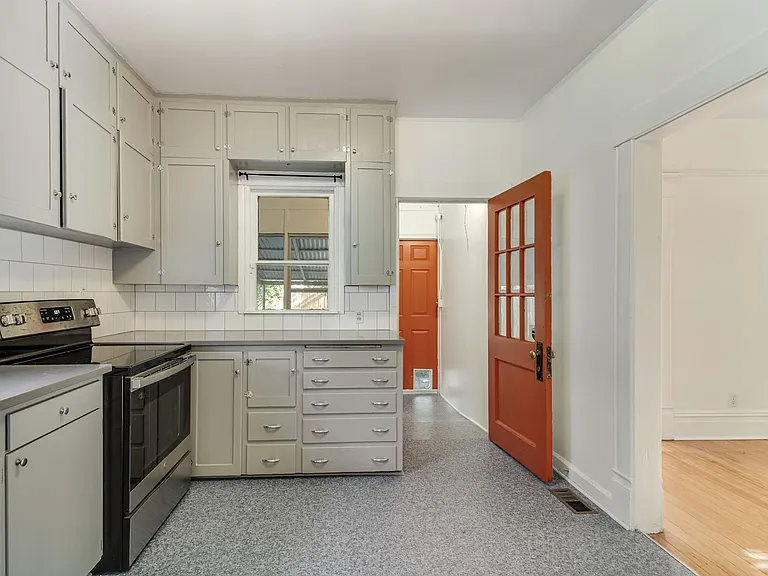 510 S 14th St — Photo 16