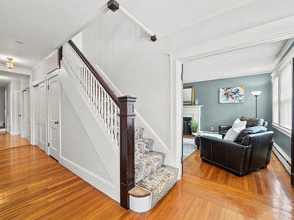 5th image of 49 Eaton Ave