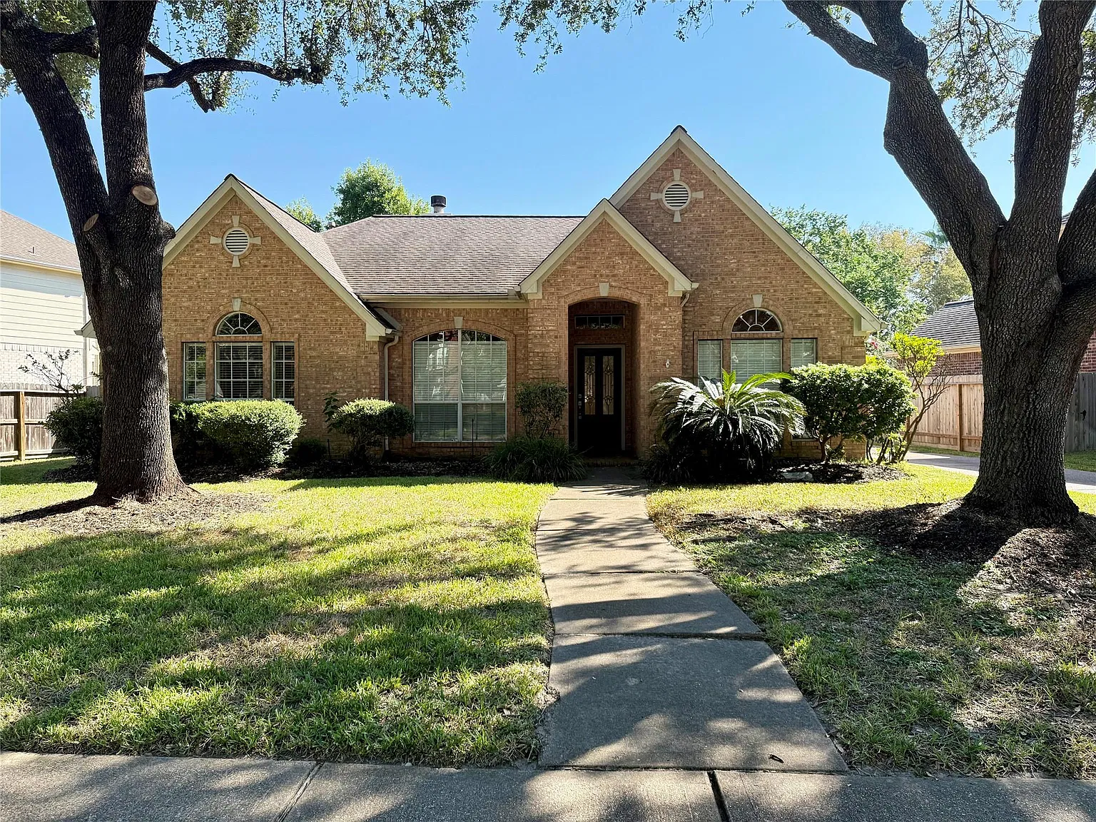 3 bed, 2.0 bath, 2028 sqft, $2,080 — Photo 4