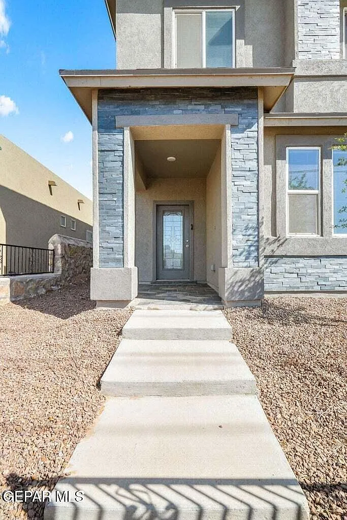 3 bed, 2.5 bath, 2694 sqft, $2,600 — Photo 4