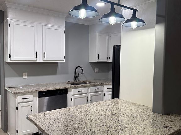 4th image of 364 Parkwood Dr