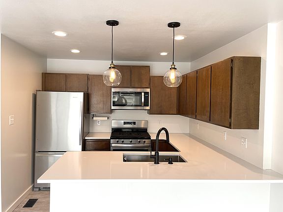 3rd image of 1626 E Saint James Pl