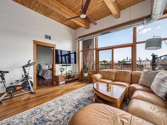 5th image of 500 N Damen Ave APT 304