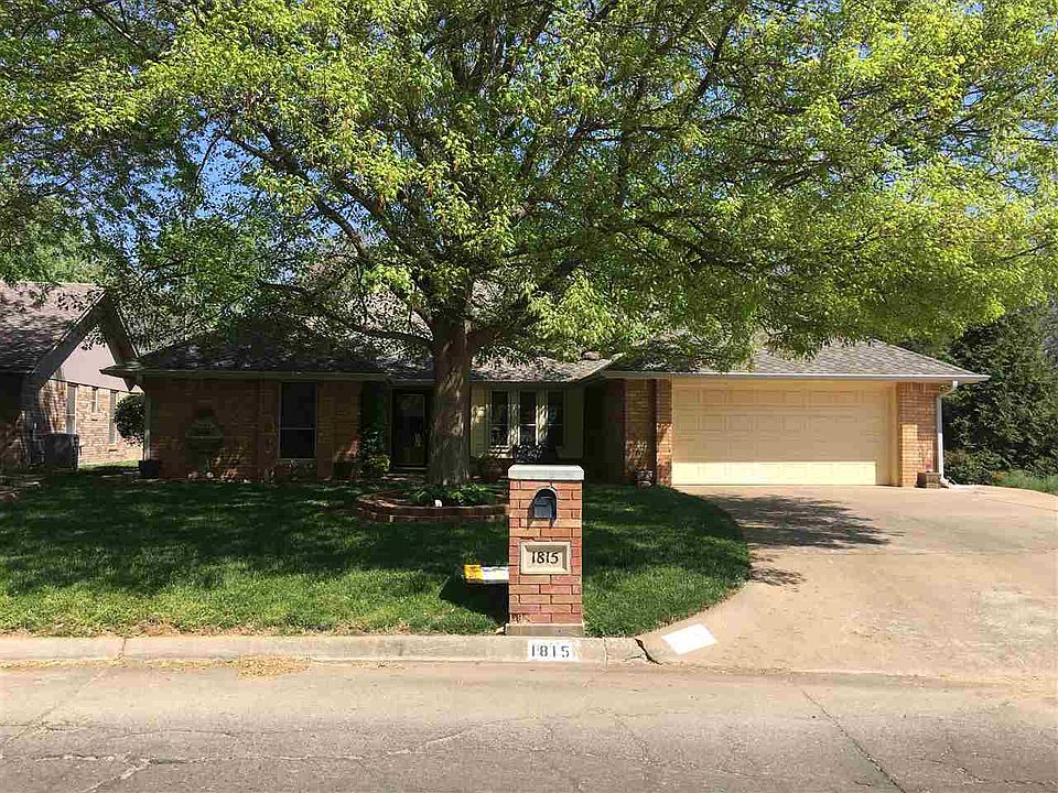 1st image of 1815 Country Club Dr