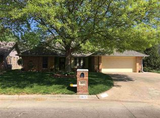 1815 Country Club Dr, Enid, OK 73703