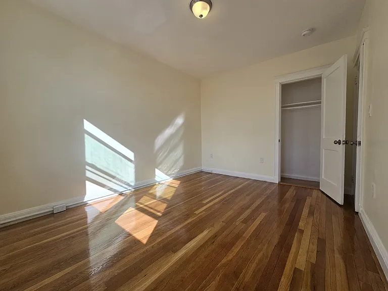 183 Kent St — Photo 8