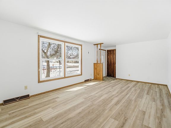 5th image of 224 S Telulah Ave