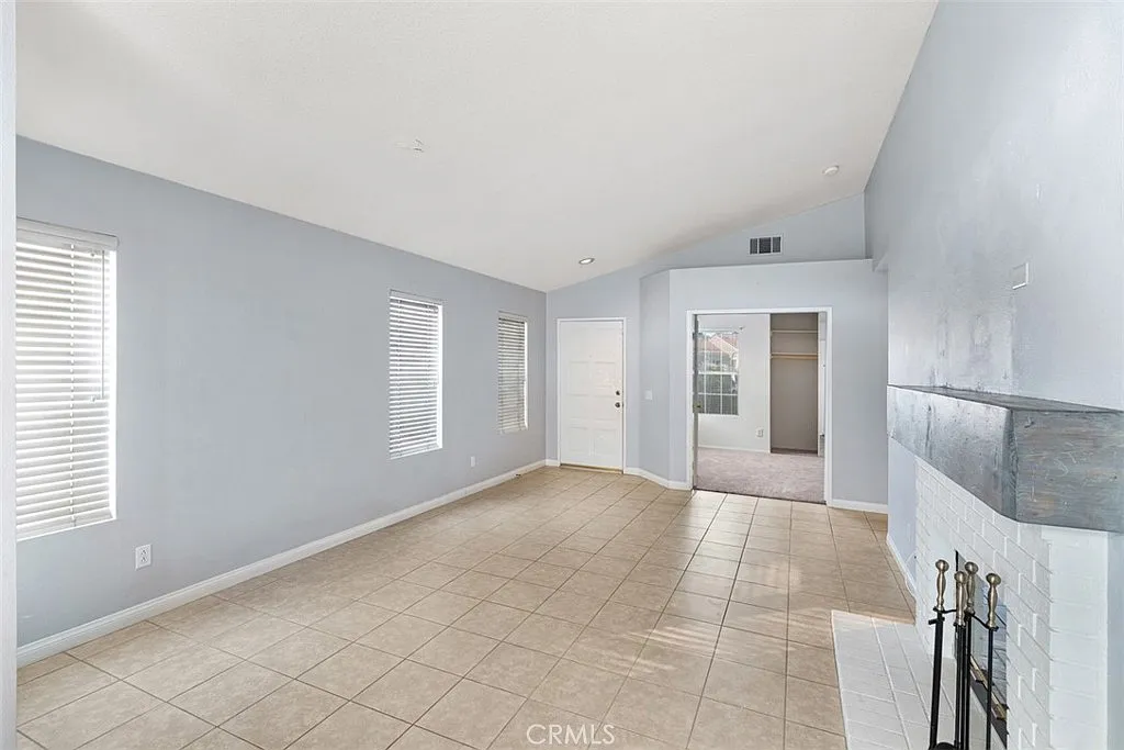 2 bed, 974 sqft, $2,450 — Photo 3