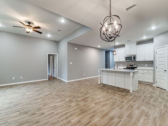 5th image of 2825 Vanhorn Ave