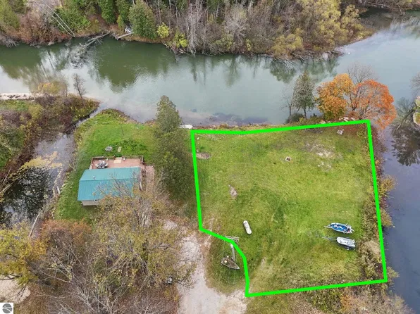 Ottawa Dr, Mesick, MI 49668