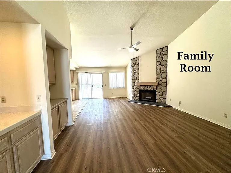 910 N Walnut Ave — Photo 6