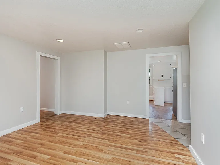 601 Gerald Ct — Photo 10