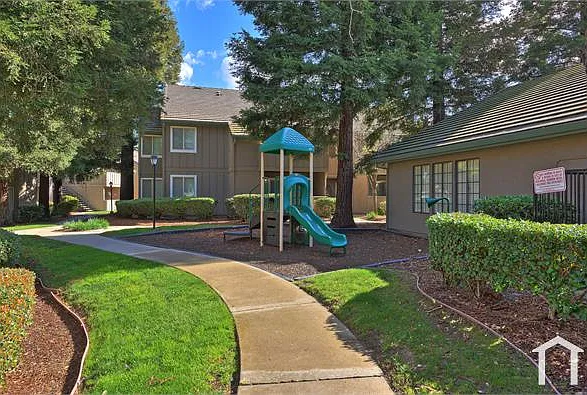 1229 Lakeview Cir — Photo 9