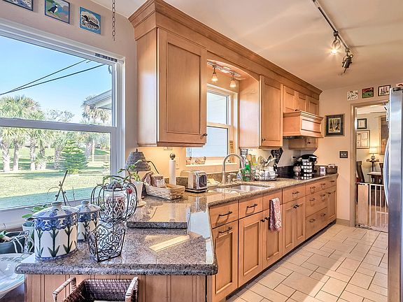 4th image of 1212 Waverly Dr