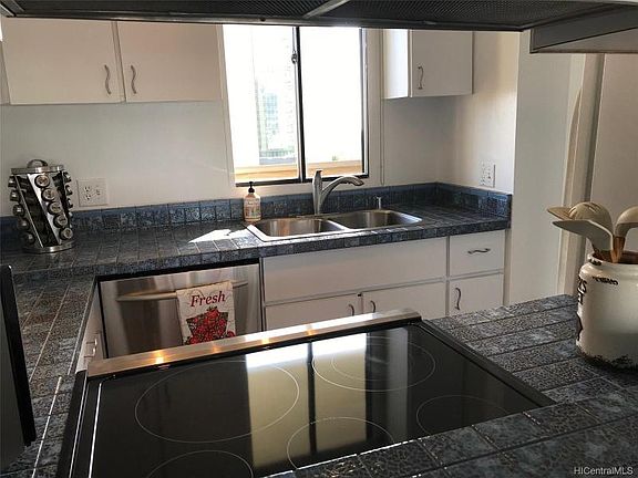 3rd image of 2121 Ala Wai Blvd APT 1702