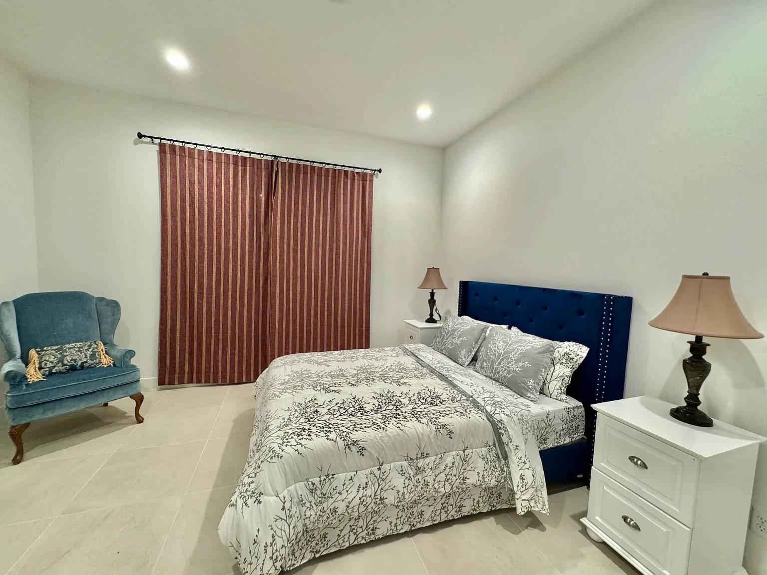 1 bed, 3950 sqft, $1,550 — Photo 2