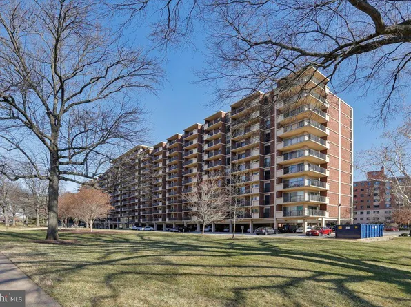 1300 Army Navy Dr APT 106, Arlington, VA 22202