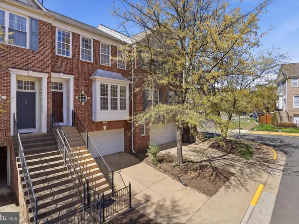 12872 Fair Valley Ct, Fairfax, VA 22033