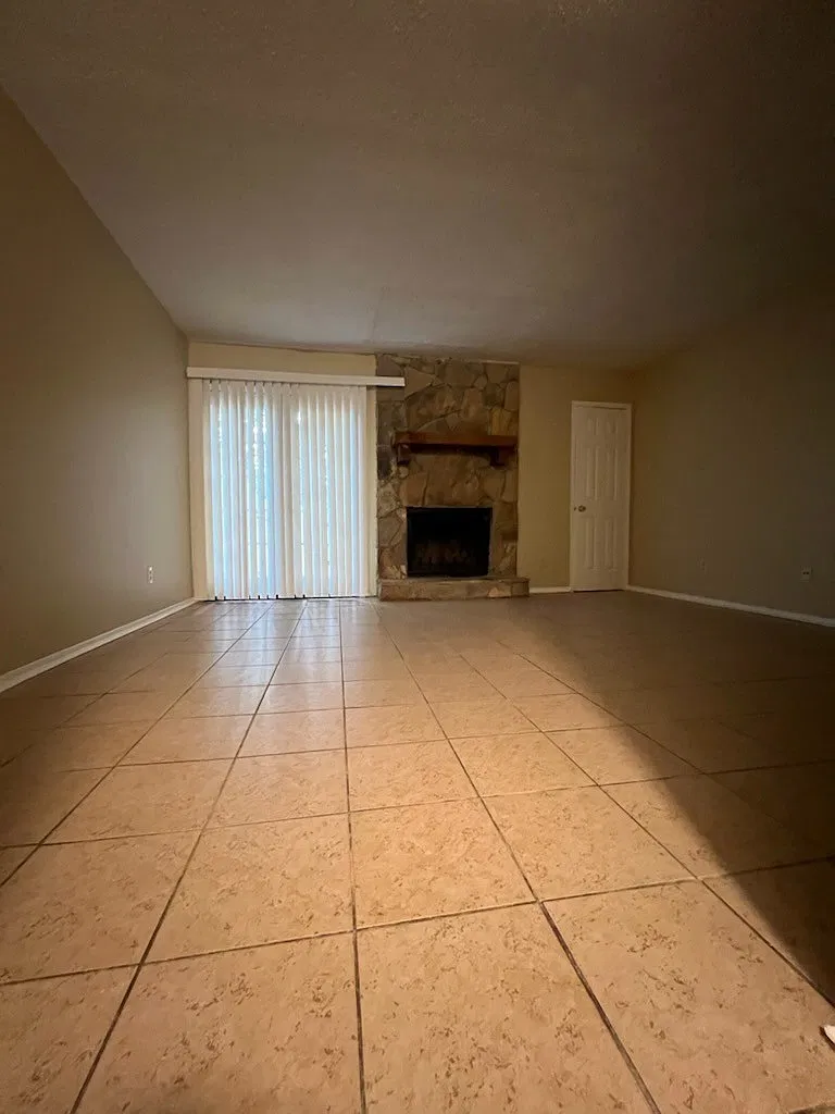 2 bed, 2.5 bath, $1,350 — Photo 2
