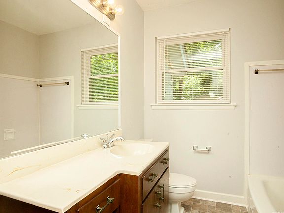 5th image of 415 Glynn Ln