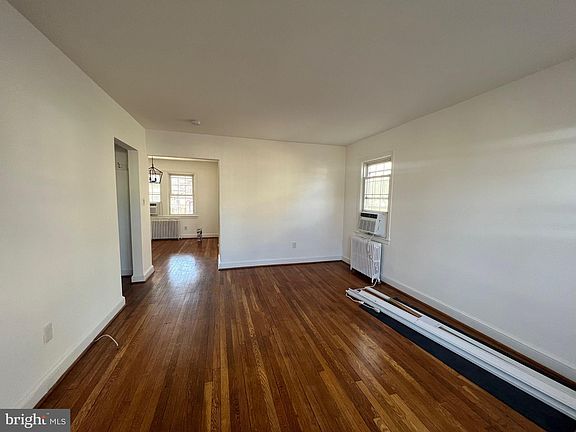 4th image of 118 N Brookside Dr