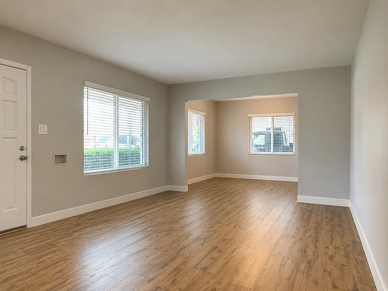 2201 E Fairmount Ave — Photo 8