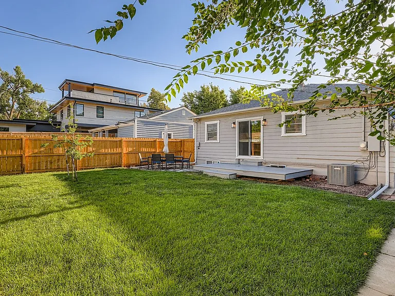 1545 S Steele St — Photo 26