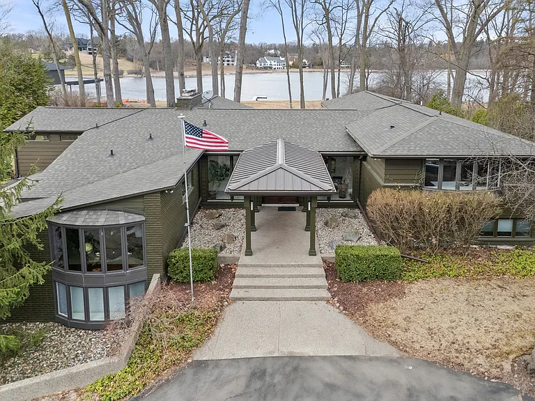 3525 Brookside Dr — Photo 1