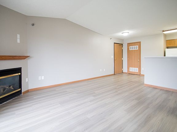 4th image of 20222 Glenmore Dr #7