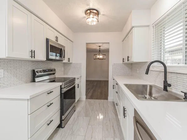 16818 Carrack Turn Dr, Friendswood, TX 77546