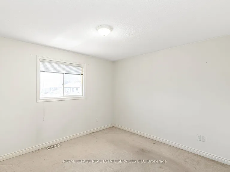 206 Bay St N — Photo 19