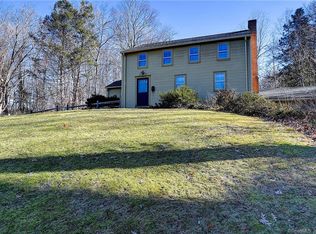11 Oxbow Ln, Bloomfield, CT 06002